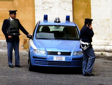 Ιταλία: Λήστευαν μηχανήματα αυτόματων αναλήψεων φορώντας μάσκες του Ντ. Τραμπ